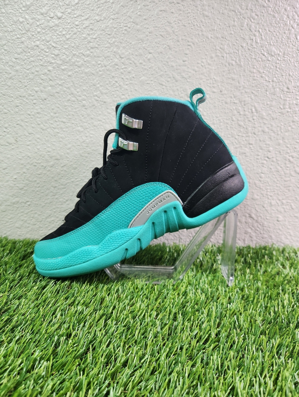 Air Jordan 12 Retro Hyper Jade Size 7Youth/8.5 Women's  Sneakers 510815-017
